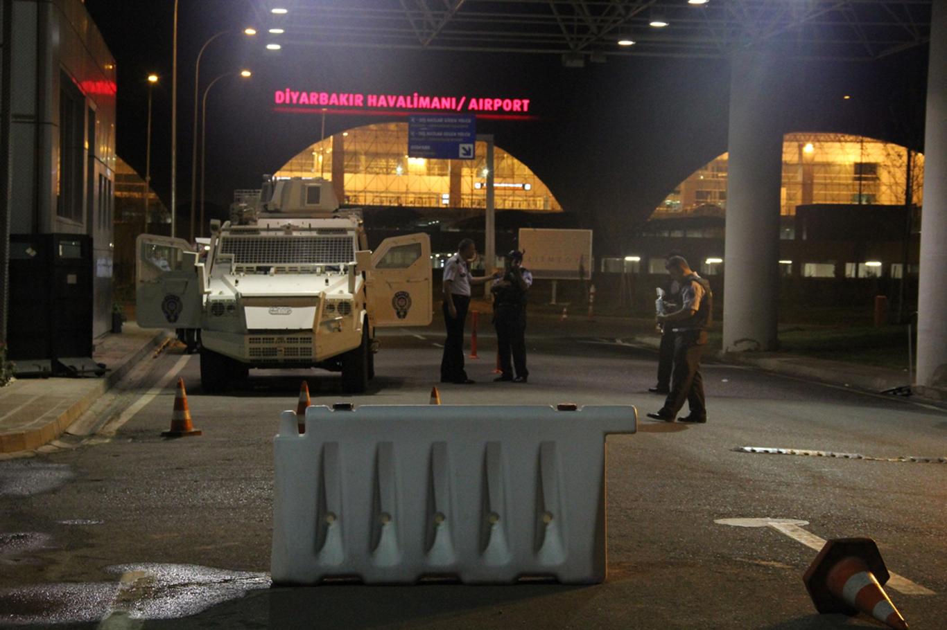 Diyarbakır havaalanına roketatarlı saldırı